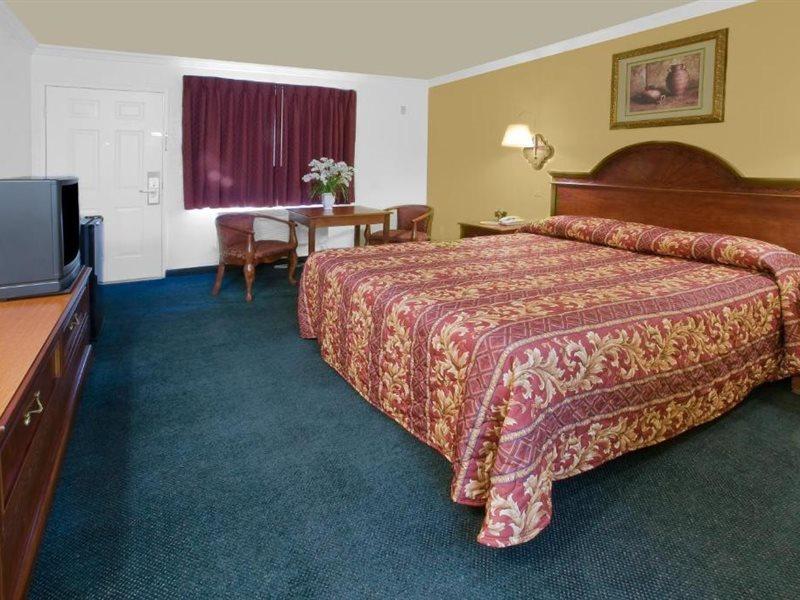 Americas Best Value Inn-Rialto Extérieur photo